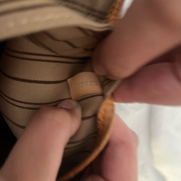 Authentic Louis Vuitton Neverfull MM - Picture 6 of 9